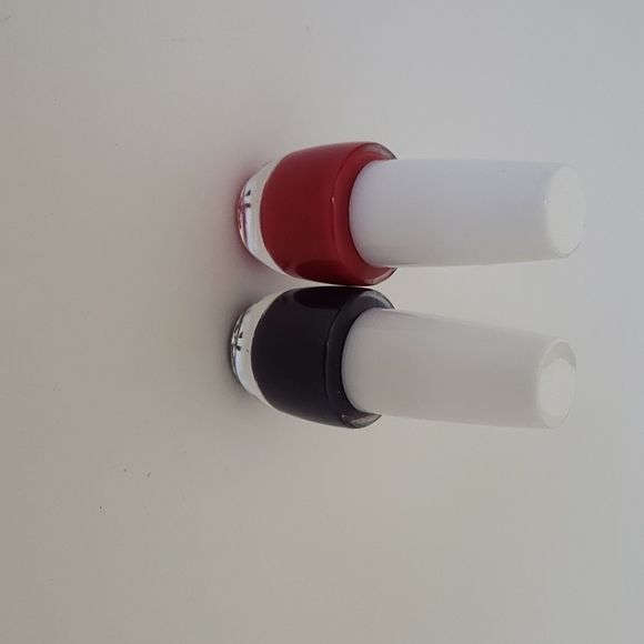 2 nail polishes - Picture 2 of 2